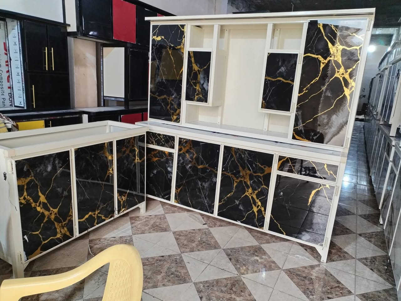 🎭🎭 *معمل البركة للألمنيوم - كركوك* 🎭🎭 

*مطبخ أحلامك يبدأ من يمنا*  
نفصل مطبخك بقياسات بيتك وذوقك بالضبط. شغل مرتب، مواد أصلية، وتشطيب يبيّض الوجه.

*شنو نوفرلك؟*
🔸 *تركي درجة أولى* - للفخامة والمتانة  
🔸 *عظم عاج درجة ثانية* - عملي وأنيق  
🔸 *صيني وإيراني* - بدرجات تناسب كل الميزانيات  
🔸 *دبل بوري + بنل ثقيل* - شغل يعيش سنين

*ليش البركة؟*  
✨ تصاميم 2026 عصرية لكل المساحات  
✨ تفصيل خاص حسب مقاس مطبخك  
✨ دقة بالقص والتركيب + تشطيب راقي  
✨ أسعار تنافسية

*🎁 خصومات خاصة لأصحاب الجملة والمجمعات بكل محافظات العراق*

*📍 زورونا:* كركوك - سايدين حي العسكري الرئيسي - مقابل سنتر الزوراء  
*📱 واتساب مباشر:* ***********  
دز هسه وتدلل، نخلي مطبخك مثل ما تحلم بالضبط 😉✋💠💠💠💠💠💠💠💠💠💠💠💠💠💠💠💠
