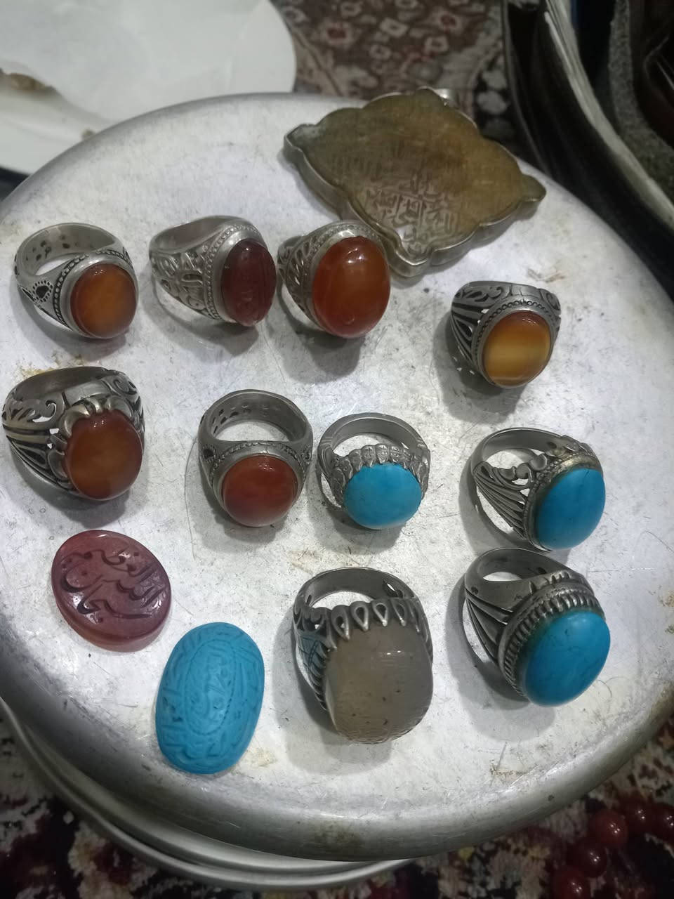 للبيع مجموعة محابس فضة مع أحجار كريمة 🌟

الأنواع الموجودة:
🔹 محابس عقيق يماني أحمر
🔹 محابس عقيق كبدي وبرتقالي
🔹 محابس فيروز
🔹 محبس در نجفي / عقيق أبيض
🔹 عقيق منقوش (ختم)

مع سبحة عقيق جميلة.
المحابس فضة وحالتها جيدة ومميزة لهواة الأحجار الكريمة.

البيع للجادين فقط / العنوان اولاد مسلم ع
للاستفسار الاتصال على : ***********
