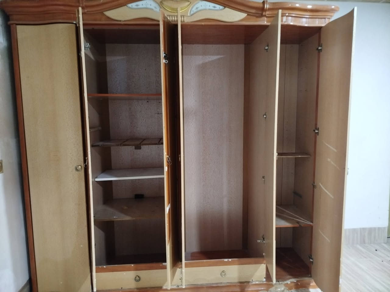 للبيع انطي سعرك وتعال اخذها ***********
