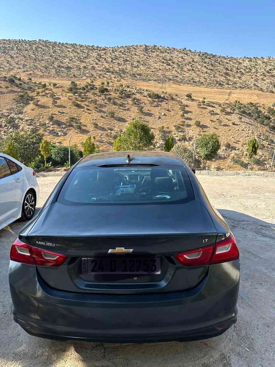 Malibu 2017 LT
1,5 turbo
240,000km
١قطعة تبديل شريكة باب سكن
١ قطعة سبخ باب خلفي
بدون بروشات
حساس
كاميره
سندوق بسمه
تبريد مركزي 
اقتصادي ٤٠لتر يمشي ٥١٥كيلومتر
كير ماكينه ب شرت
رقم جديد سنوي جديد
غرامة ٤٨٠،٠٠٠ينزل من السعر
رقم *********** دهوك, العراق
