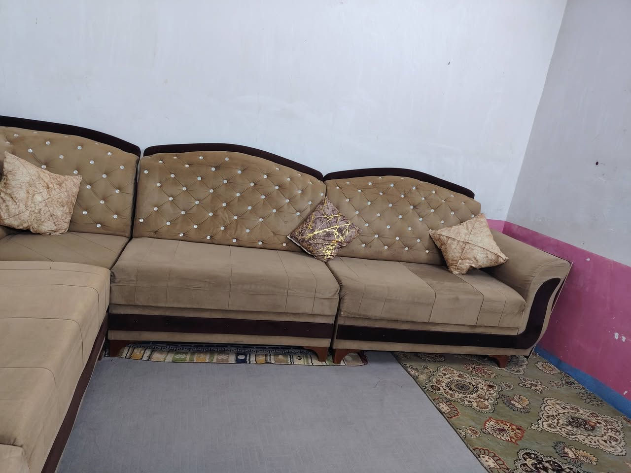 ديوان للبيع تزكام كلش نضيف 9مقاعد السعر 200وبي مجال العنوان كربلاء بدايد امن الداخلي يوجد توصيل داخل كربلاء الستفسار ***********
