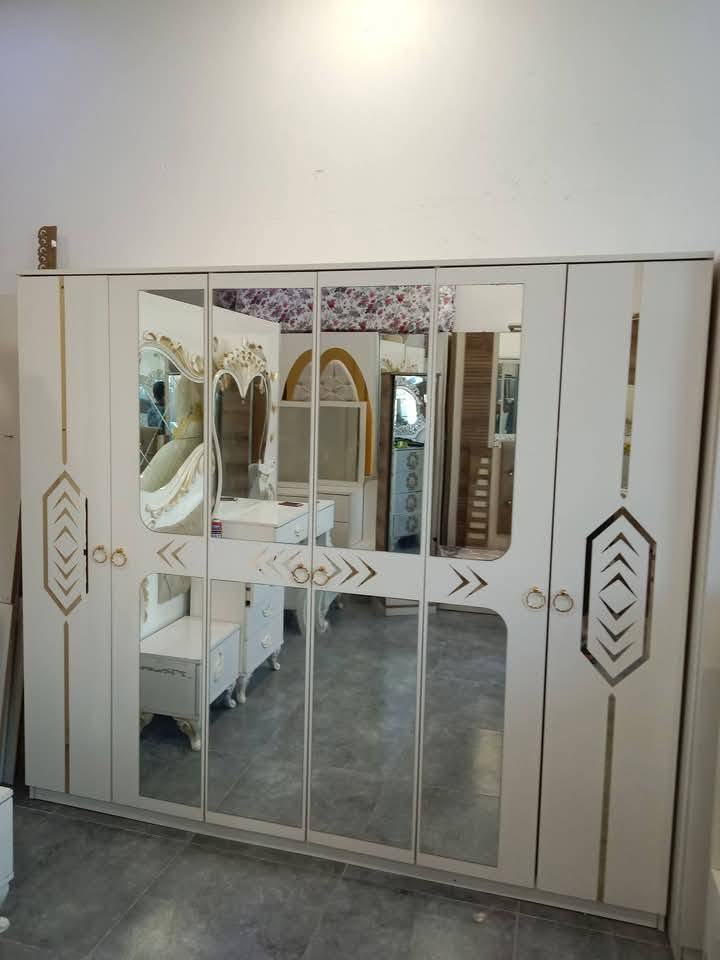 غرفه نوم للبيع 5 قطع مع شد ونقل ودوشك سعر 450 للتواصل ***********
