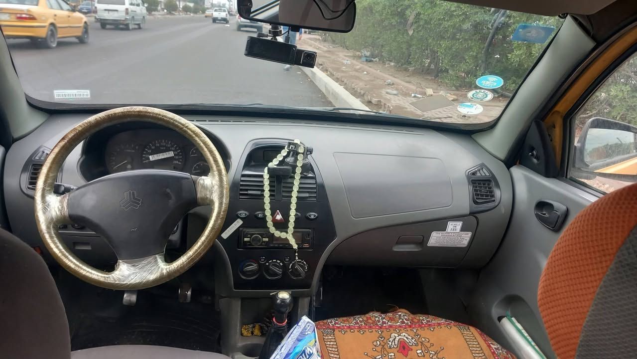 طيبة 2015 للبيع بيها ضربة جاملغ الأيسر معمرة محركها يبخر يرادله تجفيت تبريد منضونة كام جديدة شغال دواخلها نضيفة سعرها 25 ورقة قفل أخوان رجاءا التعجبة السيارة يجي يشوفها لاكن جوه أل 25 لأحد يعلقلي ويكلي انزلي المكان سبع قصور شارع ابو احمد أول فرع عل اليمين هاتف ***********
