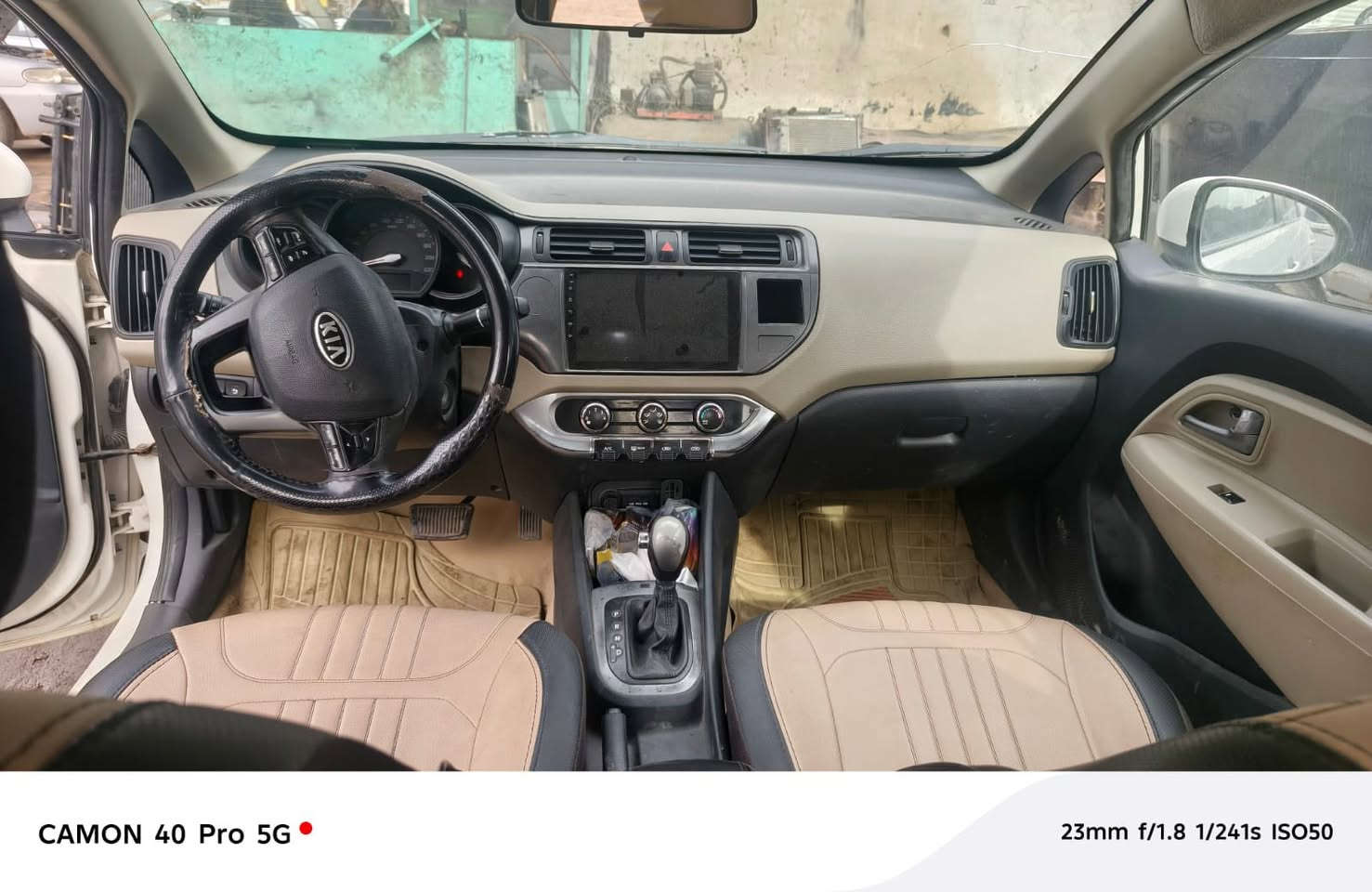 سلام عليكم كيه ريو موديل 2012 سياره بيها قطعتين صبغ بدون دواخل شرط جاهزه كير مكينه حداديه تبريد بيها جاملغ امامي وجاملغ خلفي سعرها ٧٨ بيها شويه مجال عنواني نجف الشراي يتصل اخوان *********** رقم اربيل الدولي
