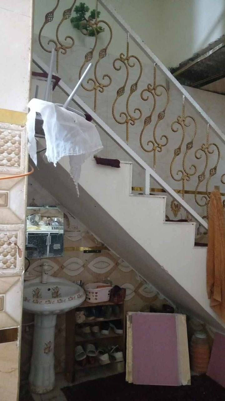 بيت للبيع بمساحة 50 متر – طابقين
سعر مناسب مع قابلية للتفاوض
الموقع: شارع الصب / مقابل ملحق قرية الغدير – عمود 330
الموقع خط أول
نوع الطابو: زراعي – سند 25
مواصفات البناء:
طابوق جمهوري
أساس وسقف صب كونكريت قوي
تفاصيل البيت:
غرفتين
صالتين
مطبخين
عدد 2 صحيات
منور
الخدمات المتوفرة:
كهرباء
مولدة
إنترنت ضوئي
مدارس حكومي وأهلي
سوق قريب جداً
السعر: 25 مليون دينار عراقي (قابل للتفاوض)
مناسب للسكن أو للاستثمار بسبب الموقع والخدمات
للتواصل: ***********
