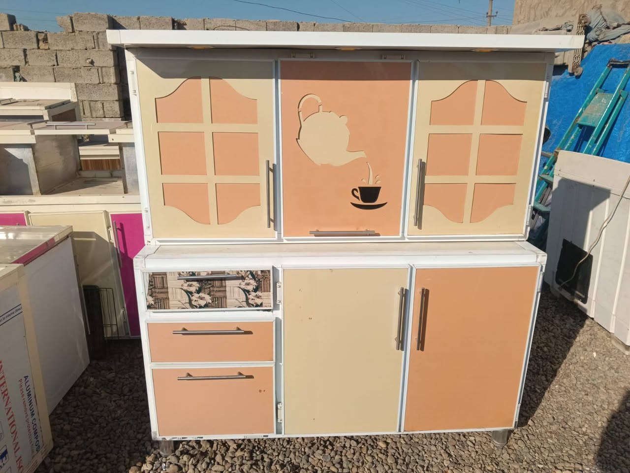 مرحبا ابيع كافه الطباخات والكاونترات عندي انواع الطباخات والكاونترات لبيع شتري كافت غراض مسخدمه بيع وشراء ومراوس ينطيني تعبان انطي  طباخ باله او كاونتر مستخدم بس نظيف وكاونتر اللي يريد حاضر اني وموجود قياسات طباخات وكاونترات *********** يوجد اتصال واتساب
