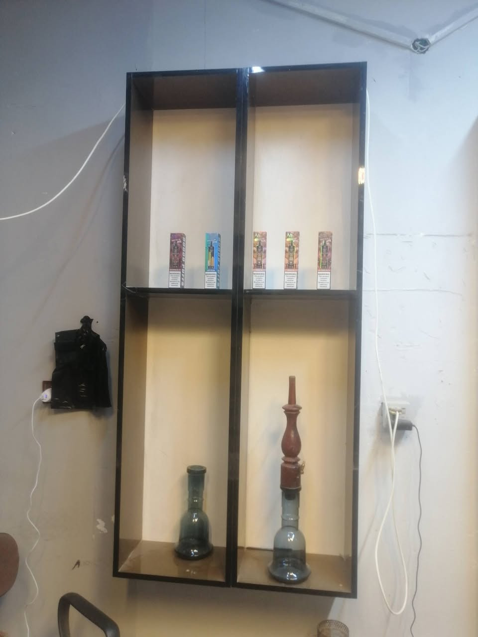 رف خشب صاج للبيع كل رف ست  خانات العد ثنين ورف ثالث يحتوي على خمس خانات جدد مستخدمات شي قليل الشراي يتواصل ***********  متواجد على الفيسبوك السعر خاص
