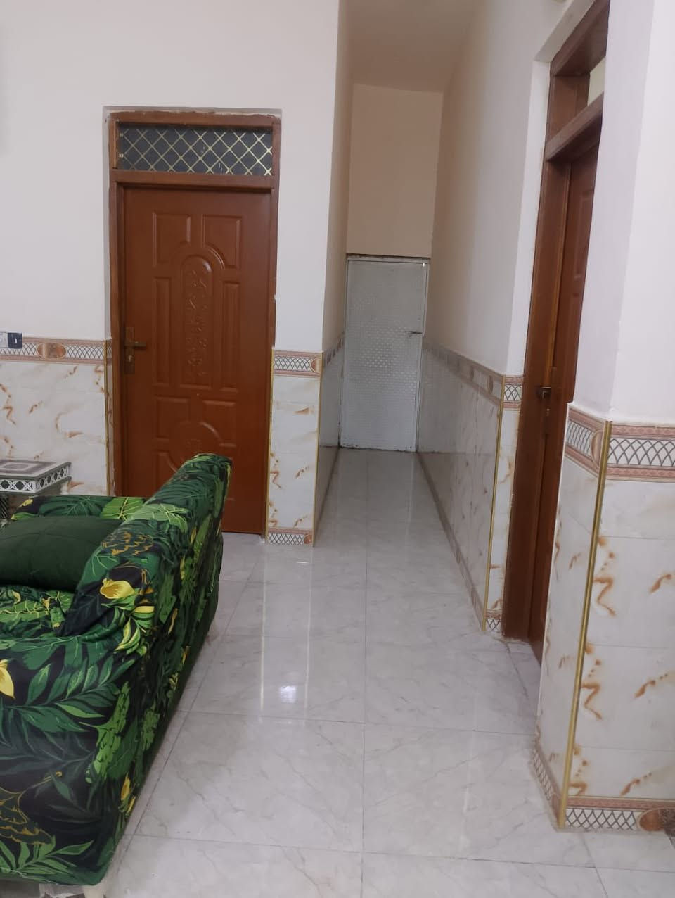 دار سكن للبيع 

العنوان / الموحيه مقاطعه ٣٧ 

المساحه / 200 م 

تفاصيل البناء/ طابق مسلح 

ط١/ صاله استقبال غرفتين مطبخ صحيات 

للمزيد من المعلومات يمكنكم التواصل معنا على الرقم التالي 

***********

***********
