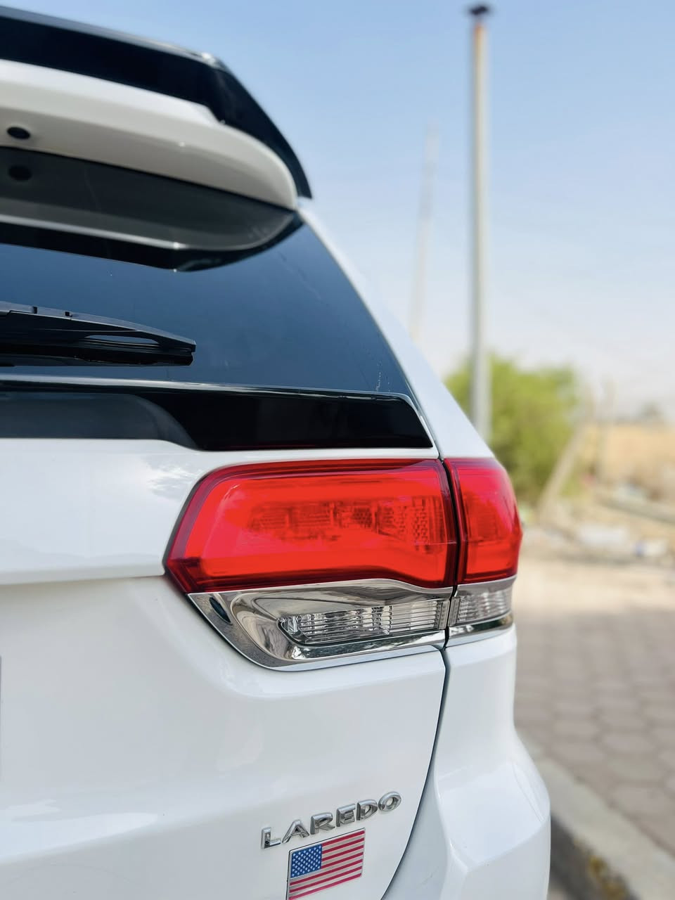 سلام عليكم. 
 
جيب  2017 امريكي.   داخله كلين. 
 بيه جاملغ وبنيد. فقط. 
بدون دواخل بدون ايرباك. 
  سياره. خير من الله جاهزة على اخر حبايه
  تو ويل. 
شاشه جبيره. 
 عليه. منظومة زنون  
 سياره جاهزه  
حساس خلفي
اوت هولد
كشنات جلد ومدوشمات
 ماشيه 90ميل 
مكاني بغداد المدائن 
 اتصال ***********
ترهم مرواسه حسب القناعه.
