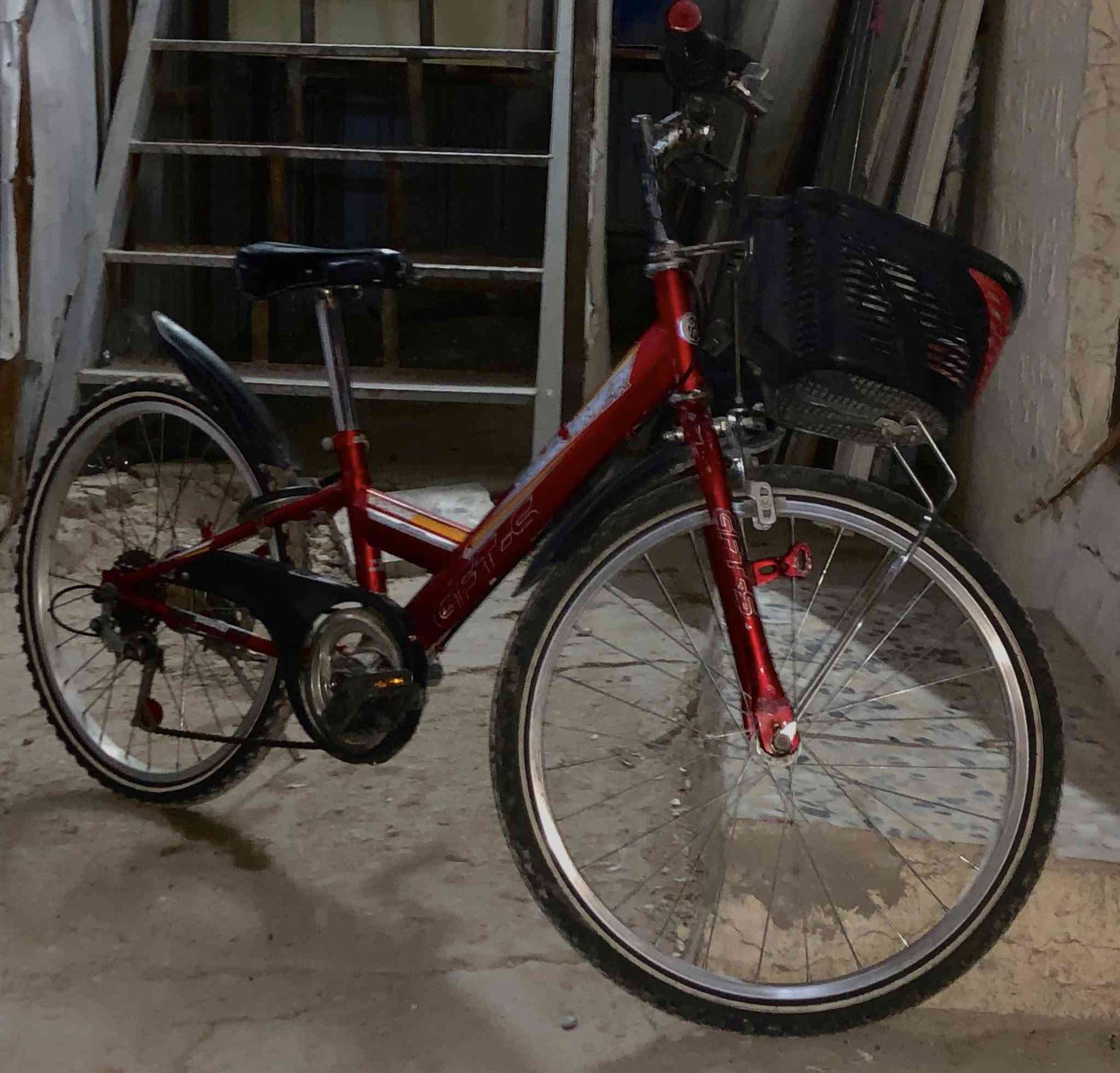 بايسكل جبلي حجم 26 بالة 

السعر : 75 الف 

واتساب : ***********
