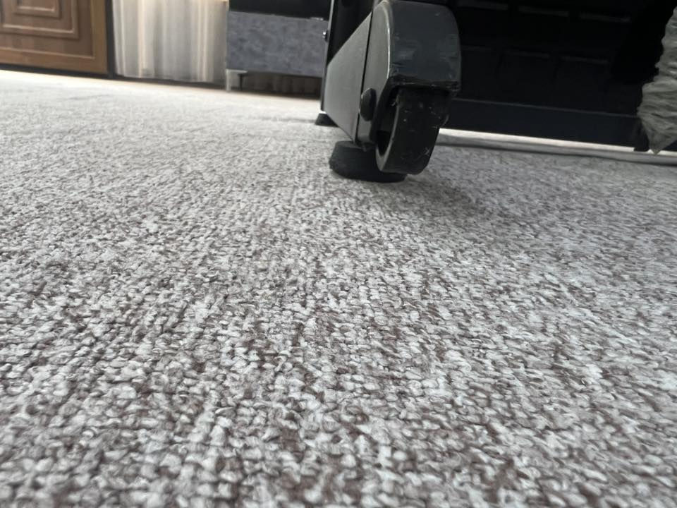 للبيع جهاز ركض 🏃‍♂️

جهاز ركض بحالة ممتازة ونظيف جداً، استخدام خفيف، مناسب للبيت أو النادي.

✅ السرعات متعددة
✅ شاشة لعرض الوقت، المسافة، السعرات
✅ يحتوي على برامج تمارين
✅ يعمل بشكل ممتاز بدون أي مشاكل

للاستفسار 

‭0770 036 6833‬
