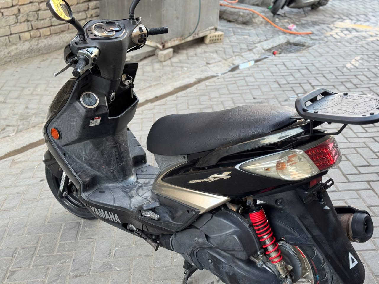 السلام عليكم
دراجة سنكس فحل حديث جديدة 
سرعة 140 خطين نوزل اسلف بلادي 
ام طلاعات ستاند كهرباي حساس 
وراقها ابسمي كفرات اصليه ومختمة 
كفاله عامه من كلشي محرك ناعم ومكفوله 
مكاني بغداد بلبلديات سعر مليون و100
وابيها مجال ***********
شرط جيب فيتر وتعال فحص
