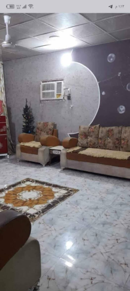 بيت الايجار بحي الحسين الثانيه بنهايه شارع  60 البيت تجاوز بس ثالث بيت عن الطابو بيت جاهز ومرتب يجار 200 وبي مجال ***********
