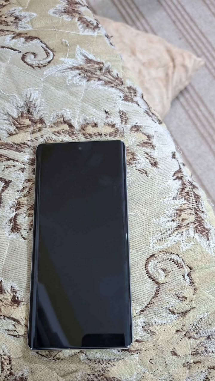 سلام عليكم جهاز انفينيكس زیرو 40 برو 5 جي للبيع اخو الجديد استخدام 2 يوم محتاج فلوس وريد ابيعة مستعجل على بيعتة جهاز كامل ملحقات شاحنة لصلية مالت الجهاز وكارتونة جهاز ولله لو ما محتاج ما ابيعة صالي يومين من ماخذة السعر 450 وبي مجال  للاستفسار ***********متواجد واتساب وانستة فقد البصرة, العراق
