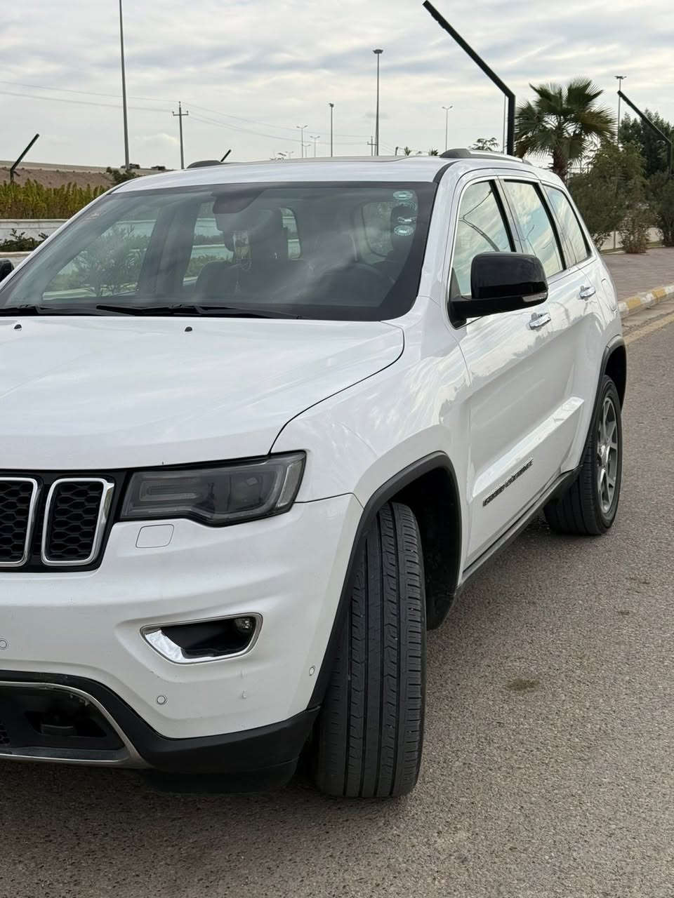 جيب خليجي 2019 فوول فئه اللمتدد 
السياره رقمهه اربيل بأسمي 
السياره نظيفه وجديده ماشيه 145 الف 
بيهه صبغ بالباب الخلف من جوه شبر تقريبا 
وبارد بالباب السائق فوك اليده مال باب فقط الباقي مكفول وبيه سونار
مكان عامريه بغداد سعره ٢٩ وبيه مجال للإستفسار ***********
