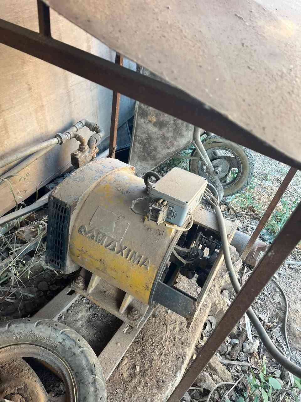 السلام عليكم.. مولد للبيع.. المحرك هندوري.. مع رأس توليد20 كي في.. مع راديتر وسلف.. السعر كلهن رايدهن.. بمليون وبيها مجال بسيط((***********))
