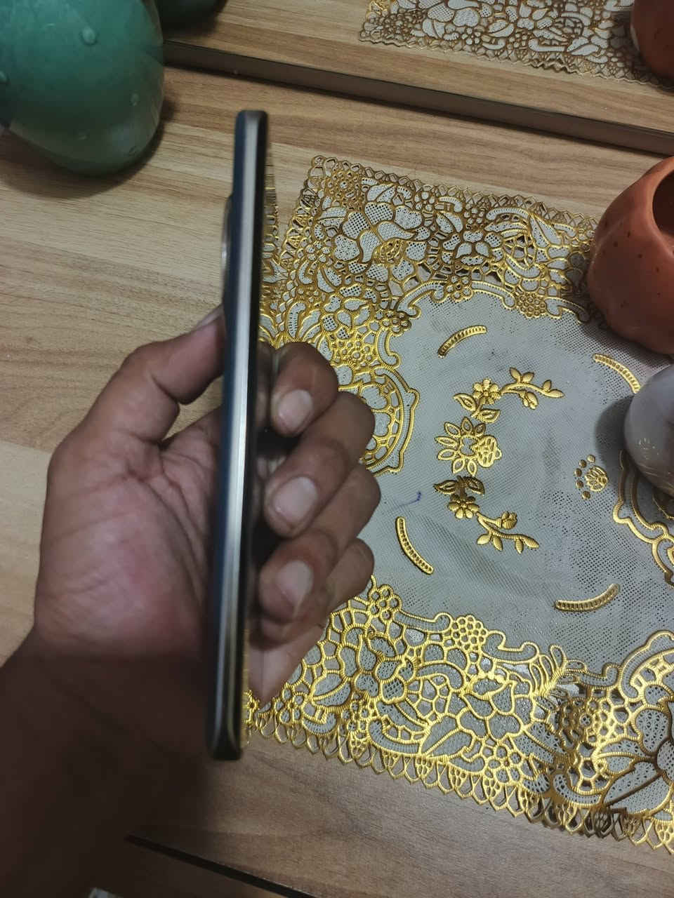 ريلمي ١٣ برو بلاص فايف جي 
ذاكرة ٥١٢ نص تيرا جهاز شخط مابي 
عندك كامرة رقم سته بيه غواش الباقي كوله مكفول 
زوم ١٢٠ نضافه ١٠٠ بدون ملحقات مكان 
بغداد الأمين الثانيه 
***********
