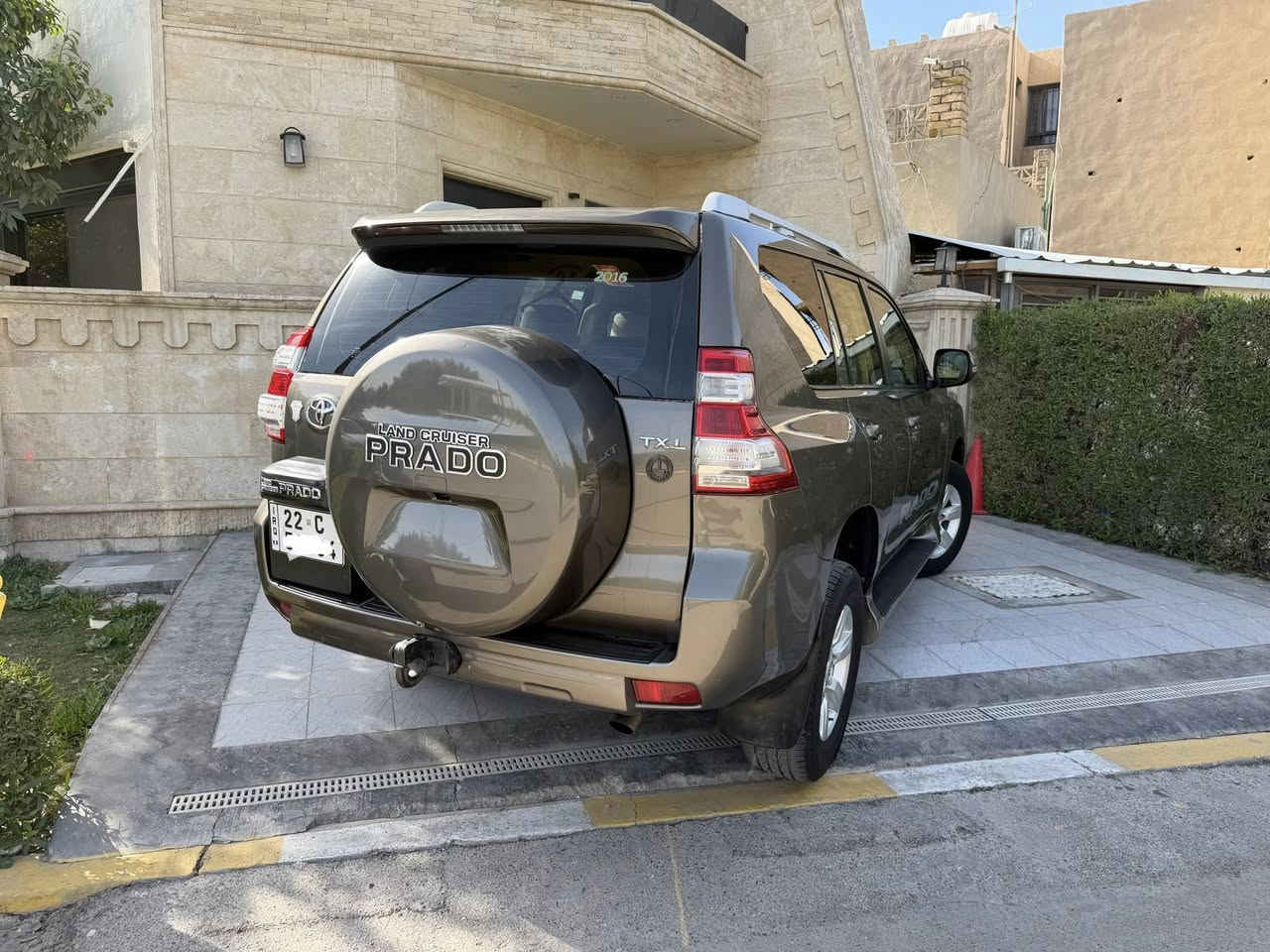 برادو ٢٠١٦    كويتي  txl  وكاله الساير لون مميز جكليني   ٦ سلندر   دبل  تانكي   بصمه  شاشه كامره   سبير تعليك رقم اربيل  شرط التحويل   مكان السياره بغداد  مواصفات عاديه بدون  سلايد  السياره نظيفه جدآ وبدون اي نقص   ماشيه ١٣٢ كم    السياره مكفوله  فقط بيه نص الباب الخلفي عكس السايق من الاسفل   صبغ اثر شخط  موضح بل صور والدعاميه الخلفيه اثر شخوط  والباقي مكفول  السعر  مناسب  بلنسبه الموديله  ونظافته 
٣١٥ $  ورقه   ( الي يحب يستفسر اكثر يتصل  مكلف بل نشر )
***********
***********
