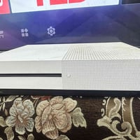 Xbox One S • 1 تيرا • ليبل ضمان