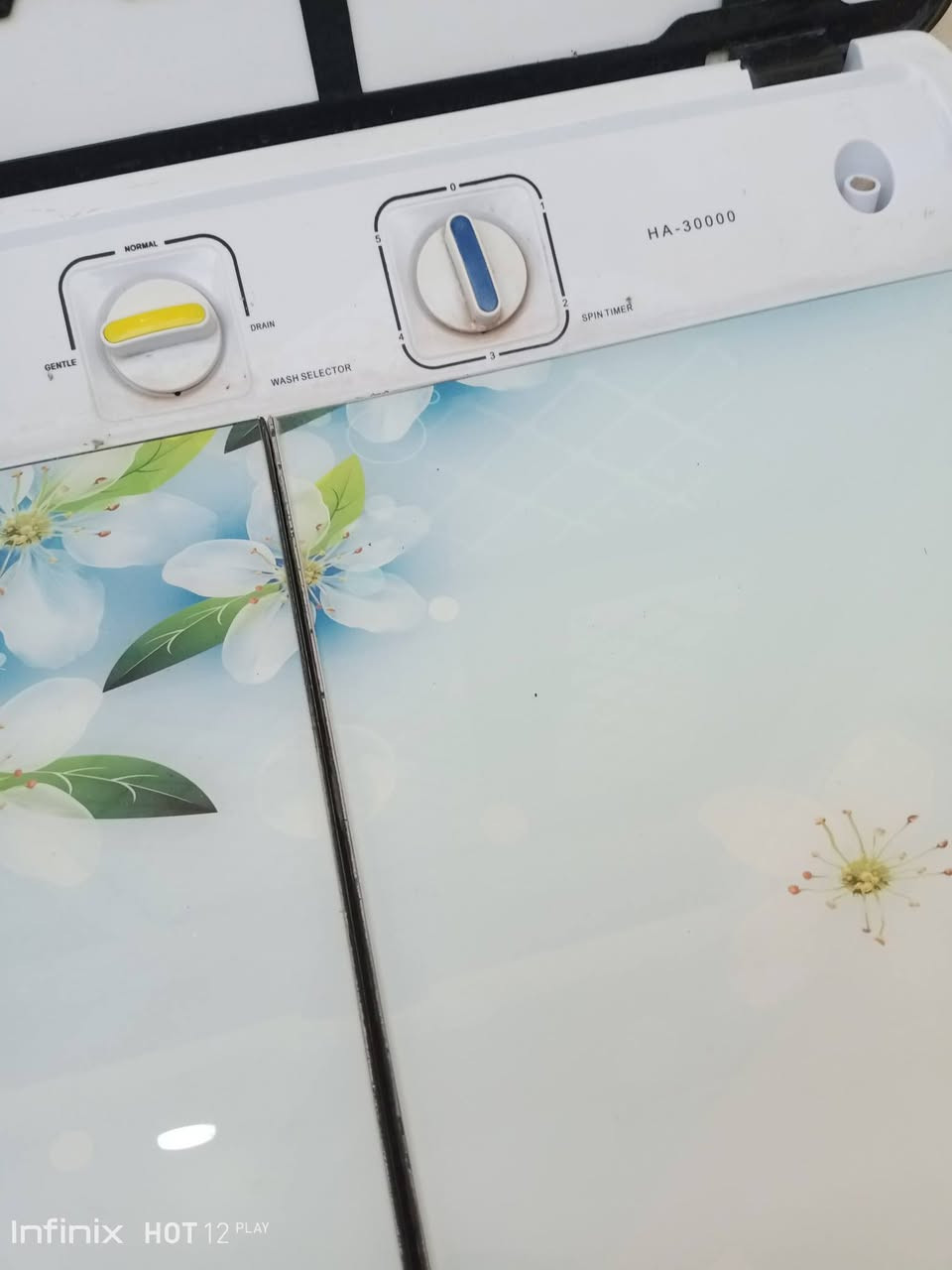 السلام عليكم غسالة عادية  هيتاشي للبيع حجم12كيلونظيفة جدا جدا. حوضين  استعمال سنة سبب البيع اخذنا اوتوماتيك على الفحص والضمان السعر150 الف المكان جسر بهرز الجديد المؤدي إلى ام العظام ومجسر الكاطون الرازي يم جامع سبل السلام الاتصال على الرقم ***********
