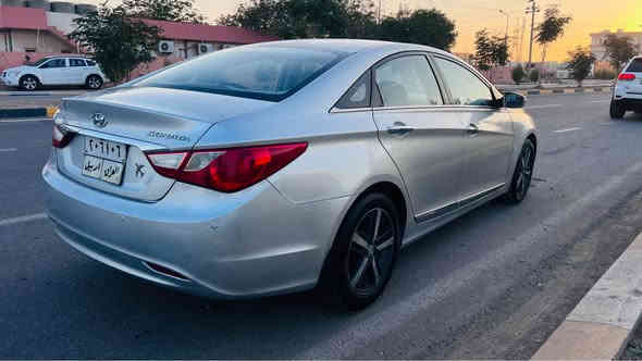 سۆناتا ٢٠١٠ خلیجی مەکینە  گەورە دوش ٢.٤  بێ بۆیاخ  سۆنەریم داناوە
ڕەنگی سلڤەر
تەبرید
ئاوێنە شەفت ئاوێنە ئیشارە
شاشەو كامیرەو
تەحکوماتی سەر ستێرن 
ئیکو 
ویل و تایەی تازە تەقەو ڕەقەی نیە
سەیارەیەکی تا بڵێی ڕێکو پێکو بێ مەسرەفە 
پەڵەیە ساردی هەیە و بەس تۆزێ كاڵ بونەوەی هەیە
سەنەوی بەسەرچوە
شوێن كلار 
ژ.م  ***********
سعر  ١٠٦$ كالار
