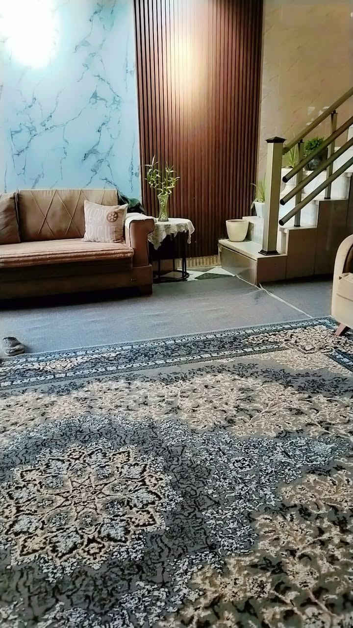 يالله
مكتب ابراهيم النصراوي
***********
 بيت ١٥٠ طابو زراعي سند ٢٥ يحتوي البيت ستقبال وصاله ومطبخ مفتوح ع صاله وغرفه جوه وغرفه وصاله فوك مكان البيت مقابيل محطه وقود الميقادد
‬‏:السعر ٦٥ بي مجال قليل
