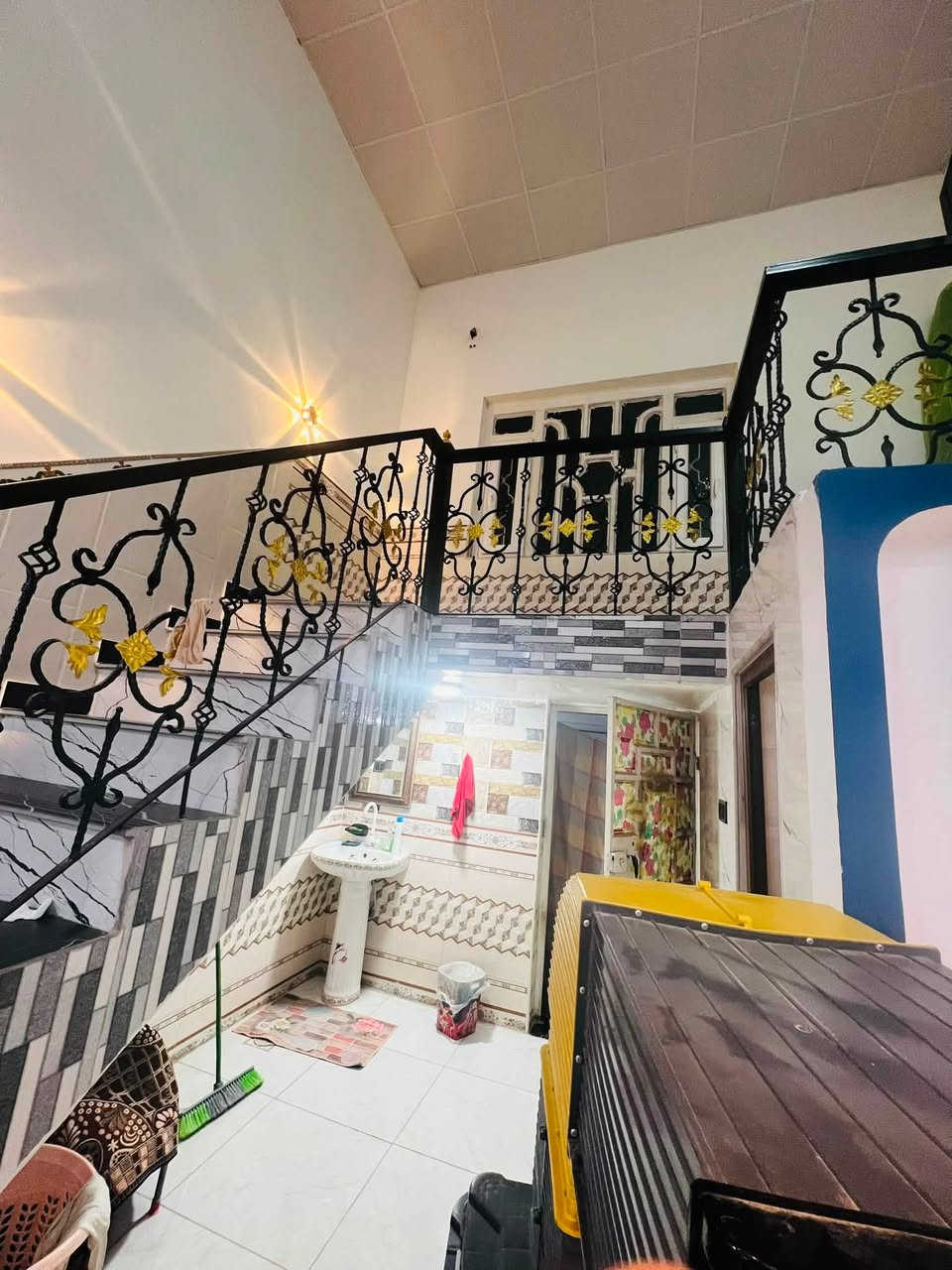 🏡 للبيع – بيت سكني بناء حديث
📍 الموقع: سياحي العتايج –  قرب عيادة علي طارق فرع حي السلام 

📐 المساحة: 250 م². سند 25 زراعي

✨ مواصفات المنزل:

* 4 غرف نوم واسعة.

* غرفة سويت (غرفة نوم مع حمام خاص).

* 3 حمامات.

* ⁠مطبخ حار +بارد

* كلدور واسع

* ⁠صاله واسعه

*بناء حديث بتشطيبات ممتازةم

* � للاستفسار والمعاينة يرجى التواصل على الخاص أو الاتصال***********

* ⁠***********
