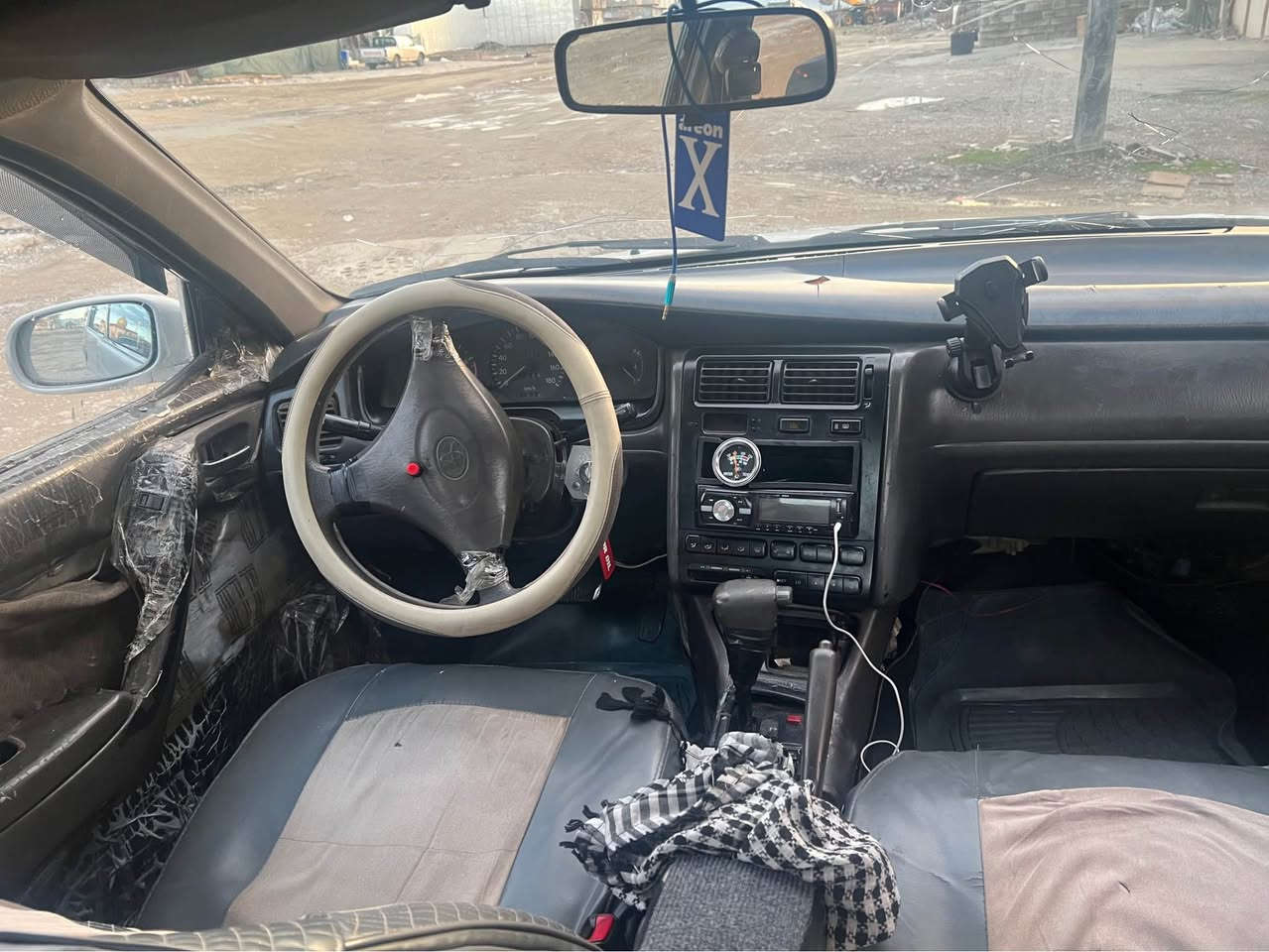 (بۆفرۆشتن )
تۆیۆتا کرۆنا (١٩٩٢) مواسەفات ئەمریکی سەیارەکە زۆر جایزو ڕێکو پێکە گێڕو مەکینەی کامری لەسەرە و کارەبای بە هەمو شەرتێک هەمو گیانی ئیش ئەکات ئاڕمی دهۆکە 
نرخی ($ ١٠) کەمێک مامەڵە 
شوێن (سڵێمانی ) 
ڕەقم تەلفون (***********) Singapore
