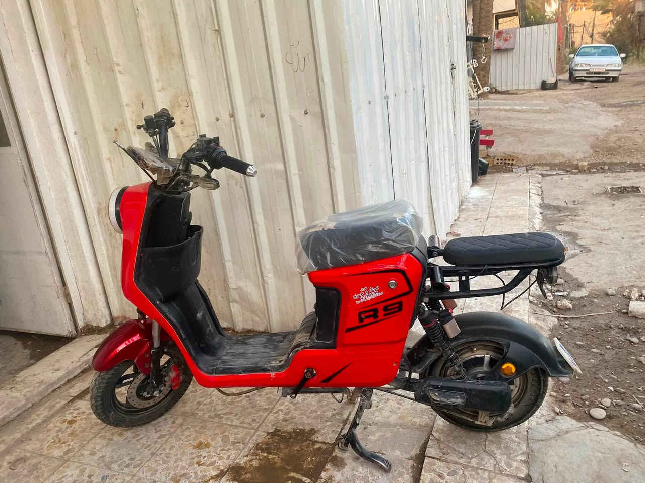 السلام عليكم عندي دراجه R9موديل خمسه وعشرين البريكات الامامي دسك بريك والخلفي دسك العطل منفوخات البطاريات وعندك كسر كلش خفيف بل شاشه والكفر الاستفسار الاتصال على الرقم ***********
