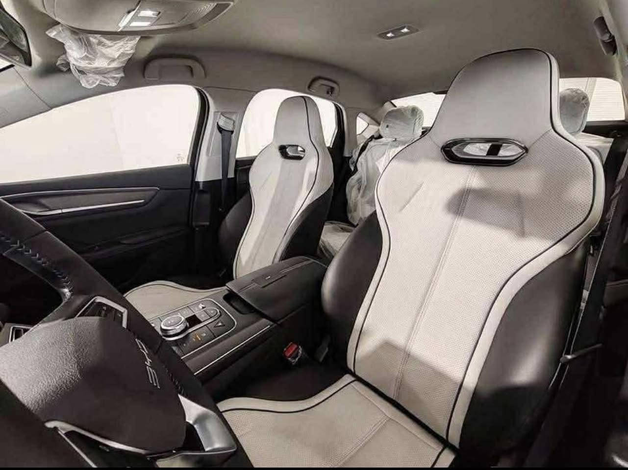 BYD DESTRO
بی وای دی دیسترۆیەر سفر پێنج
سێ  شێوازی لێخوڕین
هایبرێد + بەنزین + ئیڤی واتا فول کارەبایی 
تەنکییەک ٤٥ لیترە و بەشی هەزار و ١٠٠ کم ڕۆشتن دەکات
٢٠٢٥
سفر کم
کاتی نەشکاو ( دوو مانگی لەگەڵە ) 
بە شەرتی سۆنەر

***********
