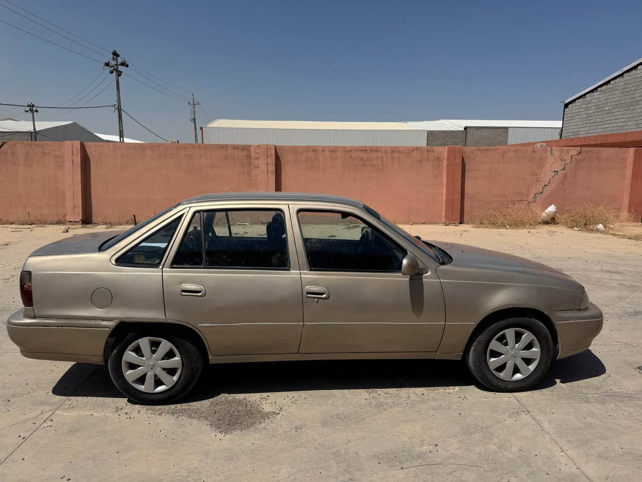 دايو سلو موديل 1995 كير عادي معمره تعمير جديد محرك جديد صدر مبدله كامل تايرات تخم كامل جديد قبل ضهر ونص بدلته داخل متعمر جديد باتري جديد تبريد شغال سياره بأسمي رقم وسنويه جديدة عنواني كركوك 
*********** كركوك, العراق

