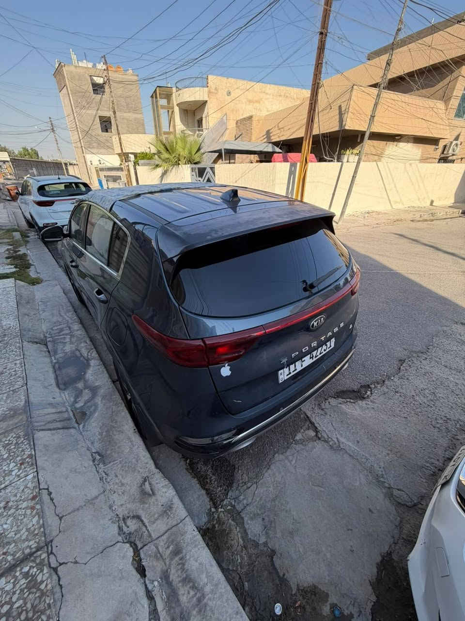 سلام عليكم
Kia Sportage

وارد امريكي
2020

السياره فول مواصفات ماعده البانوراما 
كشنات كهرباء 
تحكمات ستيرن
رادارات وبعد بيها موصفات

محرك 2400gdi
السياره صدرها جديد شركه
تايرات جديد 
السياره نضيفه كلش مال بيت 
ماشيه تقريبا  36 الف ميل 

ضررها 
خشم بنيد مصلح 
وقبغ جنطه فقط 
السياره جاهزه من كلشي مابيها ولا نقص

سعرها 160وبيها مجال 
***********
للتواصل واتس اب او رقم الهاتف
