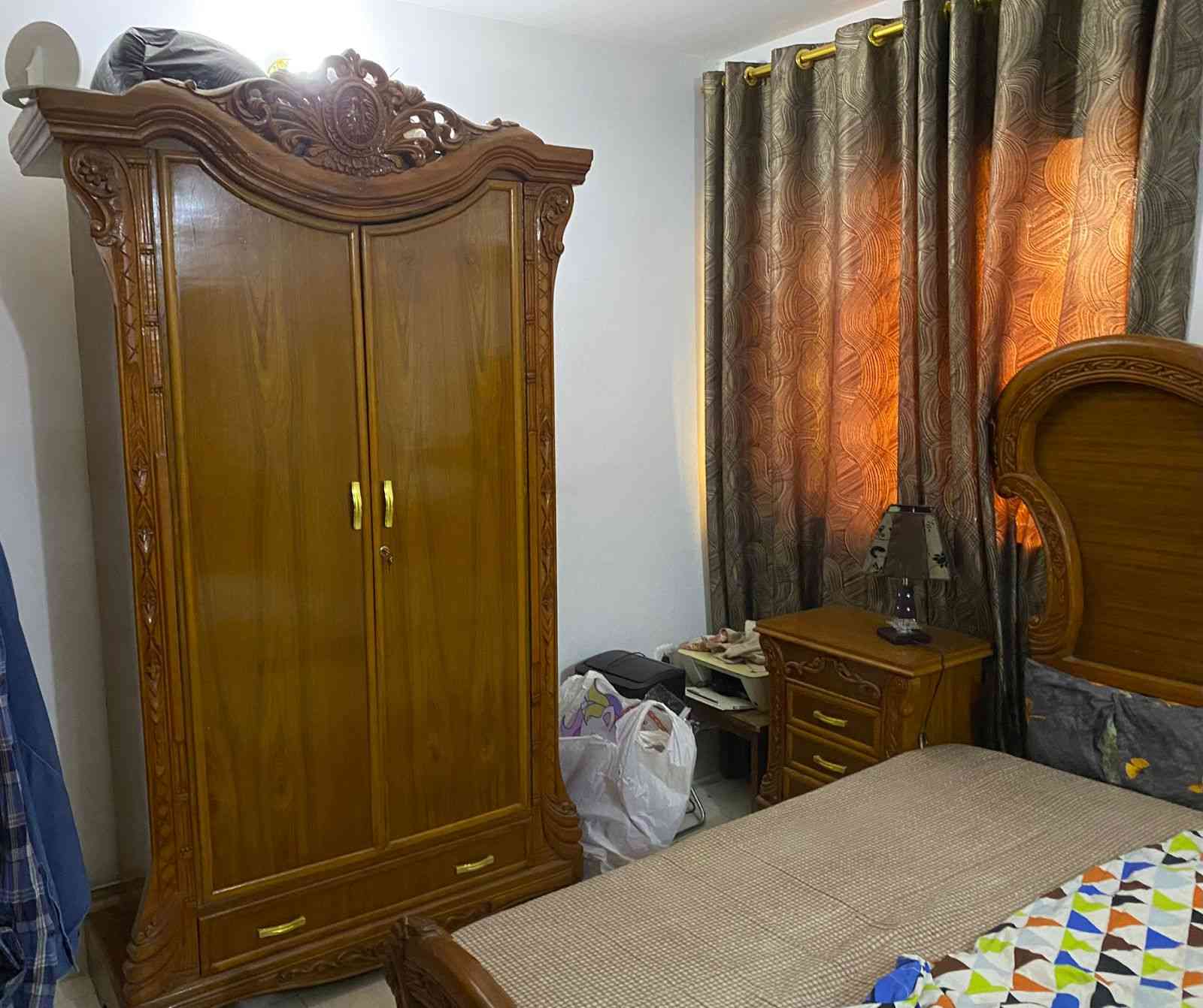 سلام عليكم ورحمة الله
غرفة نوم صاج عراقي  شغل الصالحية.
نظافة 99% كما مبيين في الصور.
رايدها بمليون و900
لتواصل ***********
بغداد/ بغداد الجديدة/ حي الامين الثانية
