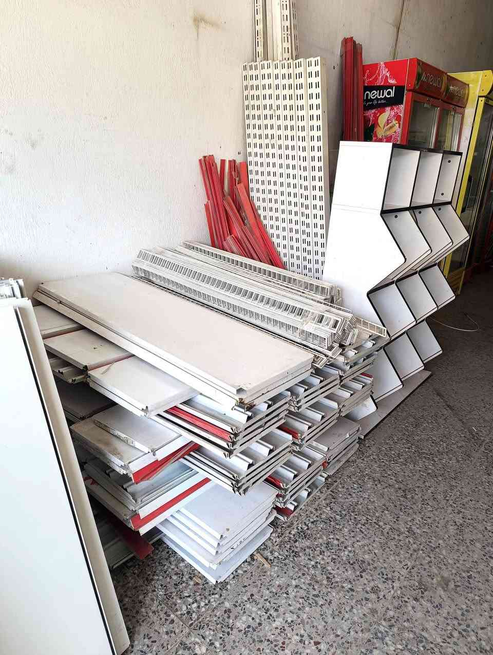 رفوف وسطي وجداري تركي ثقيل وعارضة كرزات حله ابي غرق للاستفسار ***********
