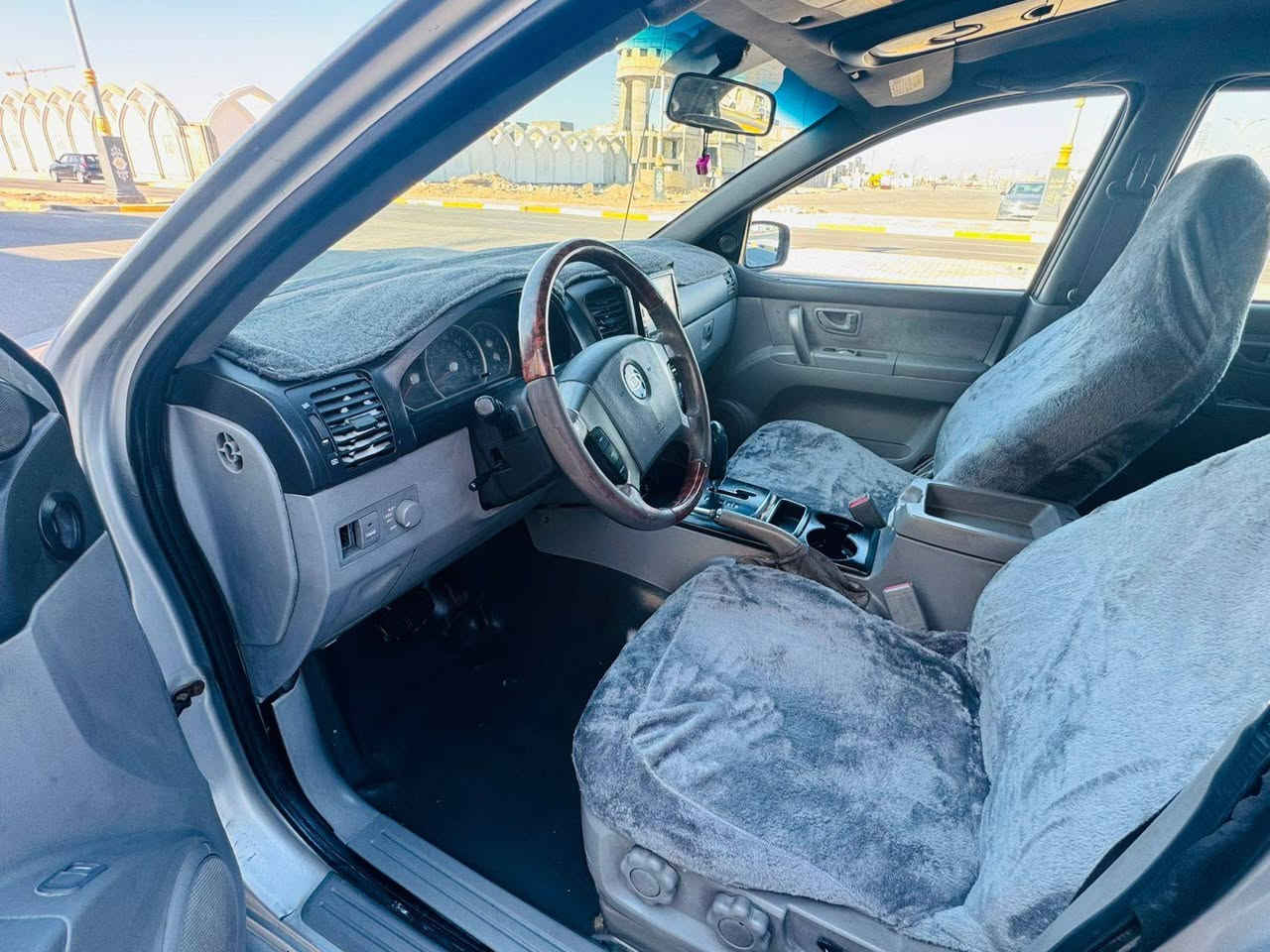 سلام عليكم للبيع سورنتو موديل 2007 مكينه كير كفاله سعر 88 وبيه مجال.     تبريد ثلج.   تخم تاير صارلي 3 تيام من شادهن.  سياره بيه رشات صبغ.  حلوه وجاهزه. سنويه جديد. رقم بقداد .   تحويل مباشر.    مكان سياره كربلاء المقدسة مكلف بنشر ‏‪***********‬‏
