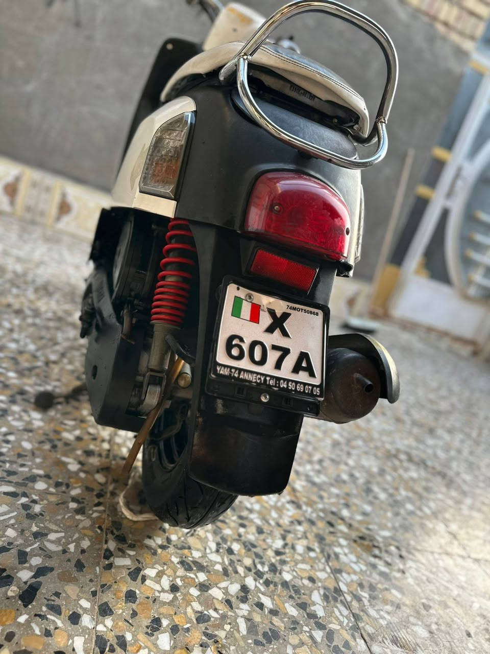 للبيع بوليس السعرب900/***********
