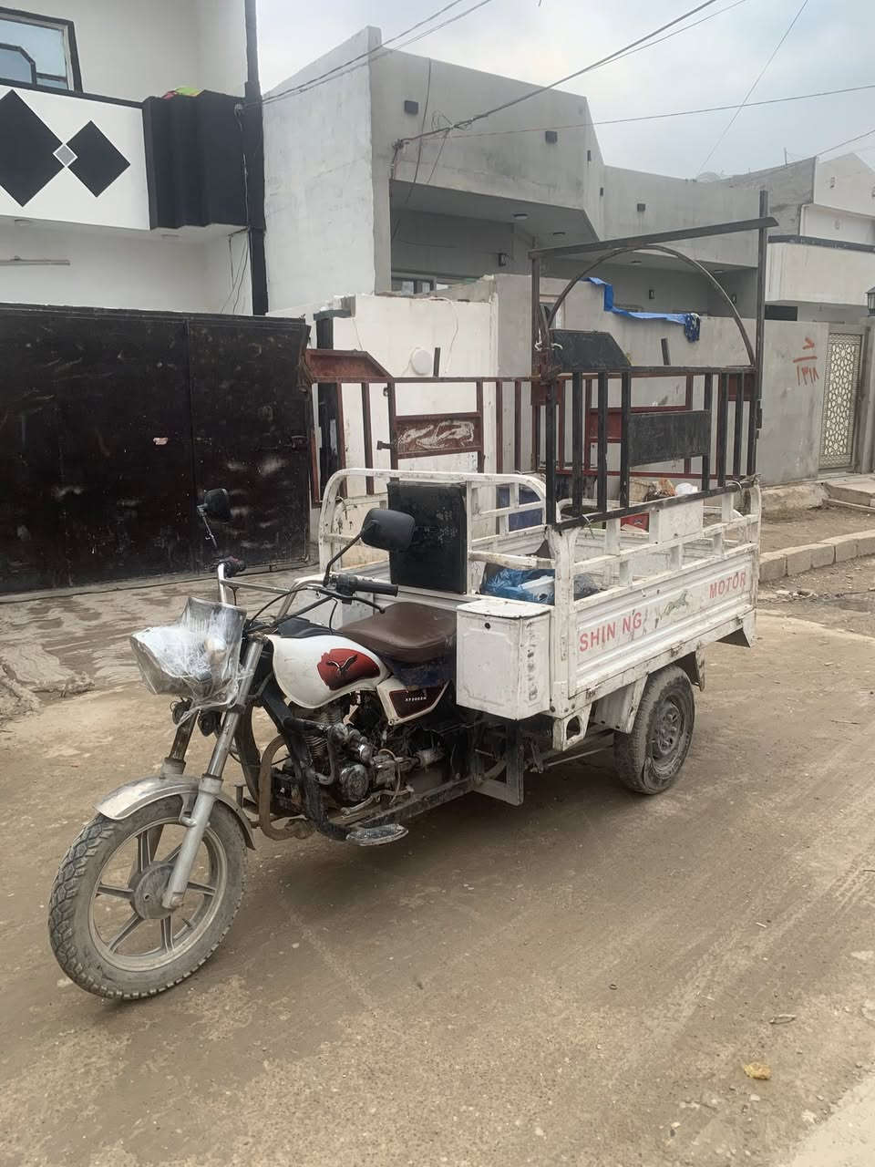 اسلام عليكم ورحمة الله 💖
ستوته لون ابيض نثيه البيع 
ستوته موديل 2017
محرك بلادي 2017
بدون جنج  
سعر 950 بي مجال 
بدون رساله الخاص 
رقم ***********
