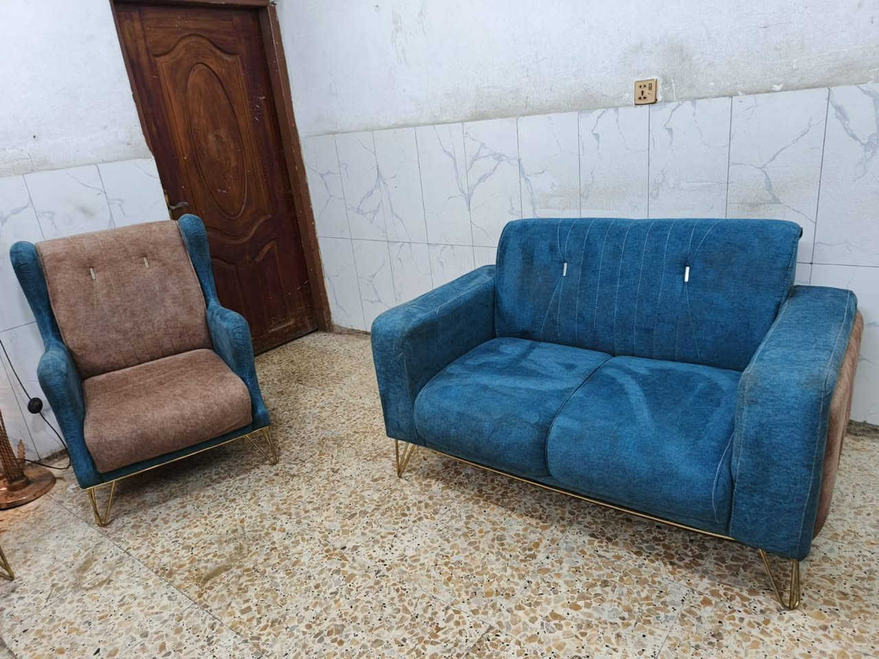 تخم 7 مقعد نظيف
سعره 220 وبي مجال مكان
 البياع يوجد توصيل بكروه ب واتساب
 ***********
