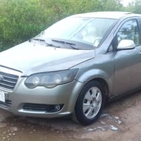 شيري استرة السيارة ٧راكب  كير مكينه صدر تخم تاير تبريد تدفئه كله شغال ...