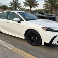 كامري SE • هايبرد • ٢٠٢٥