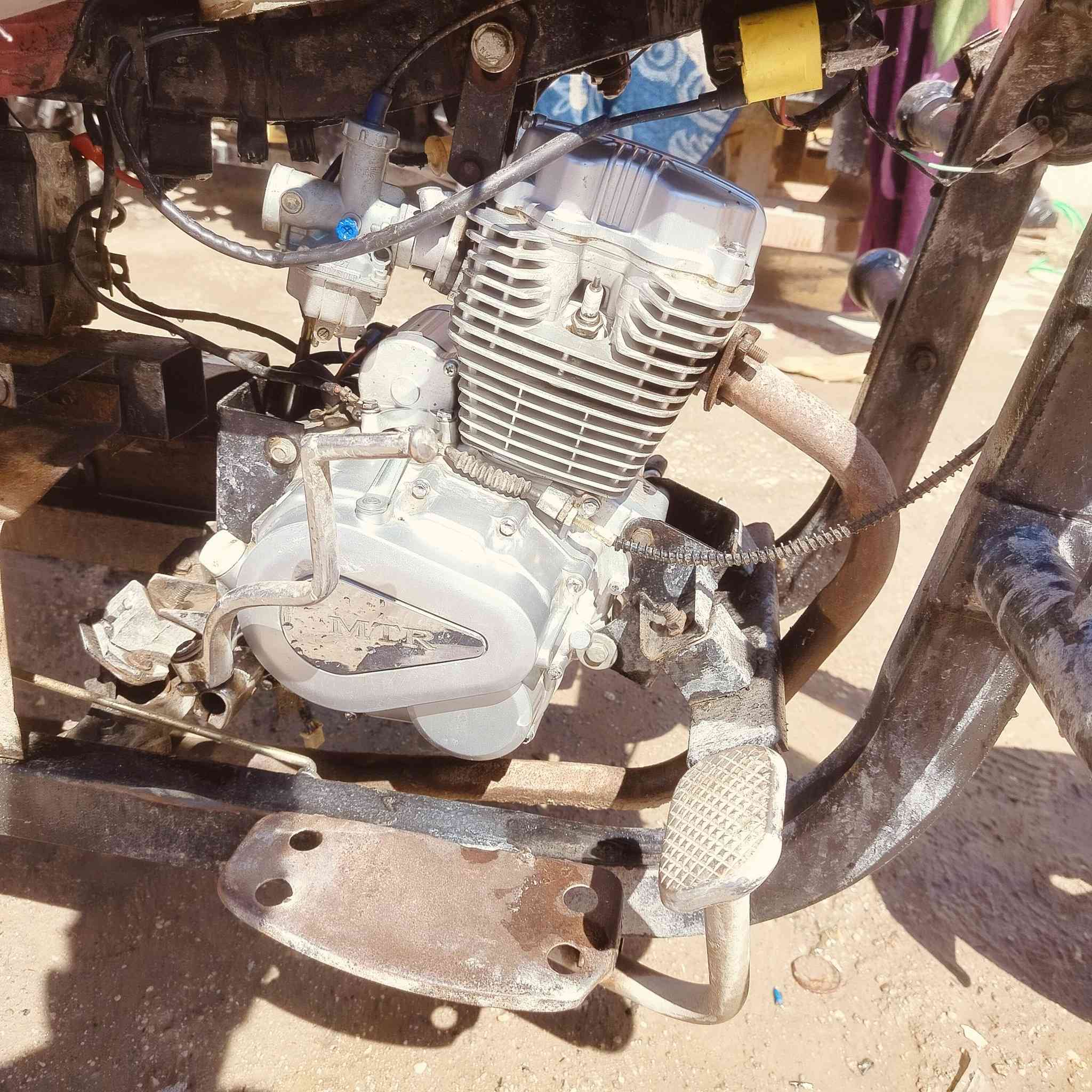 ستوته موديل 2009 محرك 2025 مامفتوح اكسن جمره ضفيره جديده رقم اسود وسنويه وراعيه موجود السعر 900 وبيه مجال المكان النجف ***********
