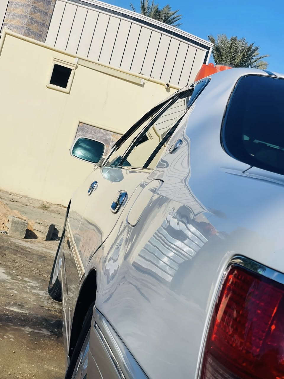 سلام عليكم بيع مستعجل 
ملكه رقم كركوك قرار ٤٨مدفوع كمرك وضريبه وقرصها واصل وعندي نسخه من ضبارتها كامله باقيه  ع وصل اللوحات فقط وصاعده هزه مكفوله كفاله عامه كصه نقل جثه كَلبه تجيه وعيب شرعي مالكها نجف تريد وكاله تريد تحويل 
مواصفات سياره 
كرستال اصل ٣دكم شاصي ١٧٥ديفور الجبير 
كير ومكينه كارتون 
٣انضمه قياده سبورت ونورمل واقتصادي اصل 
لايت وبك لايت كرستال ابو الولد المتحرك اصل 
TRC 
مانع انزلاق ابو الجرس البلادي الجنايه يعرفونه
معروفه مواصفات ٣دكم الكرستال اصل 
تبريد ثلج 
سياره نقصها حداديه فقط سبب عدم التفرغ 
عليها غرامه ورقتين تنزل من سعرها 
سعر السياره ١١٥ وبيها مجال 
مكاني بابل  حله *********** فقط اتصال مامتواجد فيس
