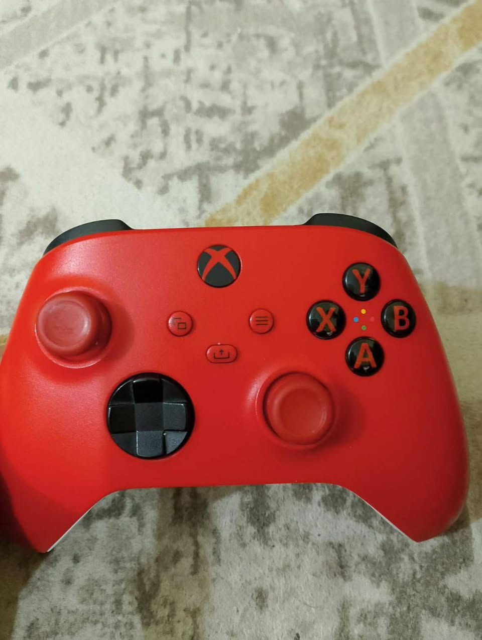 اكس بوكس سريس اكس
الحاله : لا مفتوح ولا مصلح 
حجم الهارد :  تيرا (1000) كيكا
النظافه : نفس صور
الملحقات : كامل ملحقات و جويستك  مع كيبلاته 
السعر : 610 الف اكو توصيل مجاني


**إذا كنت صاحب هذا الإعلان وتريد حذفه لأي سبب، رجاءا أرسل رسالة إلى الدعم الفني**