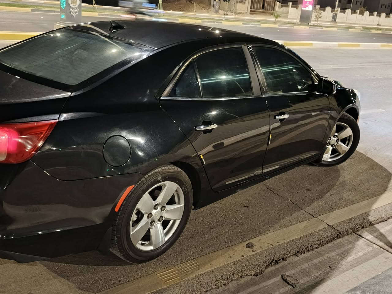 السلام عليكم
سعر 100
خليجي 

ماليبو 2013 ltz 
فتحة+ تحكم كشنات كهرباء + تبربد وتدفئة مناخين 

فقط دعامية مصبوغه 

حداديه كاملة مبدلة امامي وخلفي قبل شهر 

عليها عدسات لد كلش قوي 

دهن الكير مبدل امزويل كلف 250 الف تقريبا من الحسام 

دهن المكينه كلة اكسادو بلاك ادشن من الحسام اللتر ب22

بيها كامرة مال حوادث + داتا شو عرض اعطال + بردات تعتيم 100% كويتي  

السيارة باسمي رقم سليمانية 

مكانها كربلاء 

*********** واتساب
