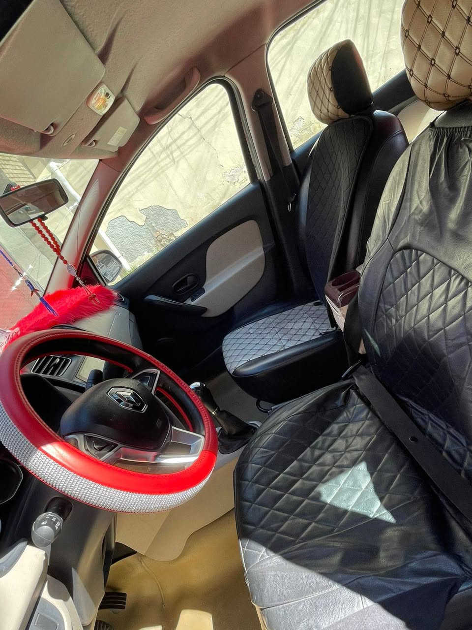 للبيع رينو سمبل مديل ٢٠١٩
سيارة مقفوله من الصبغ بيه بارد على كد الشبر فقط 

مكان بغداد سعر ٧٥ 

رقم ***********
