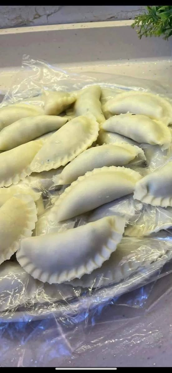 عندنا اليوم أحلى سفرة 😍✨
كبة وبورك وكليجة… وكبة تمن وكبة جريش وكبة بتيته 💛
والمميز بعد أكو توصيل، يعني الطعم يوصل لباب البيت سخن وجاهز 😋🍽️
هنيًا وراحة بال عليكم 🌿


**إذا كنت صاحب هذا الإعلان وتريد حذفه لأي سبب، رجاءا أرسل رسالة إلى الدعم الفني**