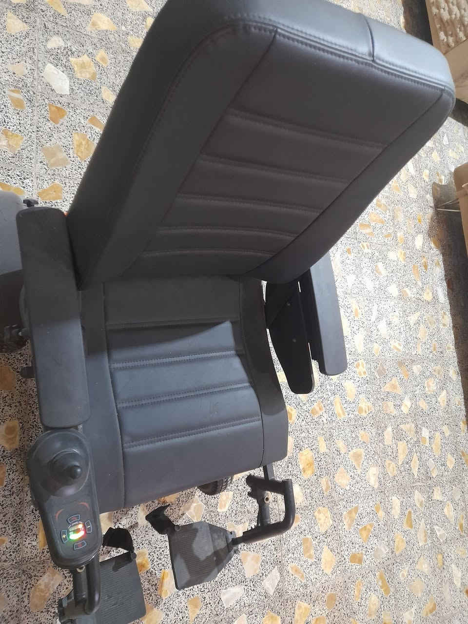 للبيع
عربانه الحجم الكبير بعده بل الجيس
السعر / مليون و٧٥٠ وبيه مجال 
***********
