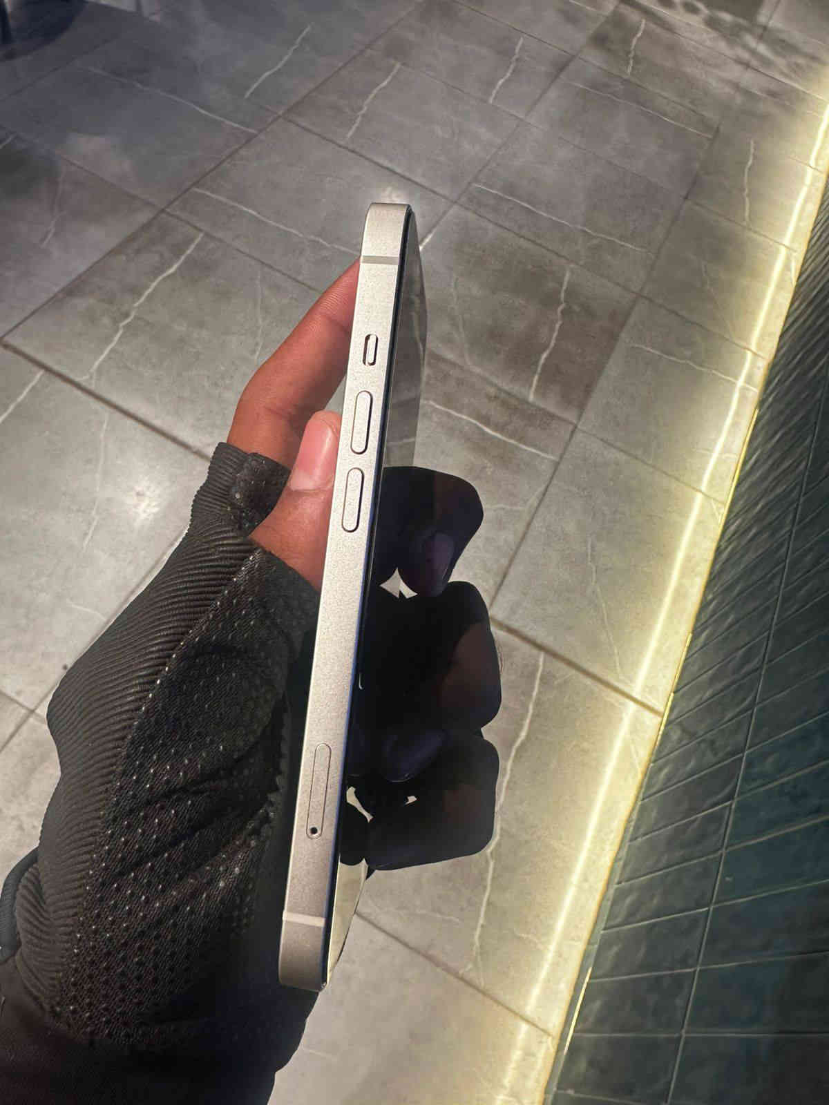 السلام عليكم ايفون 13 عادي الجهاز كلش نضيف ماستر وبعده بضمان ويا كارتونه ذاكره128 بطاريه 99  مكان بابل محاويل ***********
