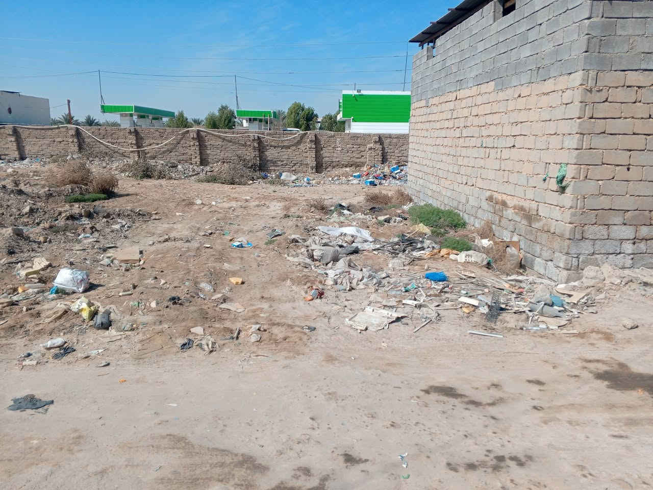 قطعه للبيع بل العلاك تجاري على شارع العام مجاور محطة العلاك مساحه القطعه دونم و200متر خارج محرم الظغط العالي سند 25 طابو زراعي مداور ثاني يوم
السعر مناسب التفاصيل داخل الفيديو 
جميع القطع بل العلاك موجوده الاستفسار 
***********
