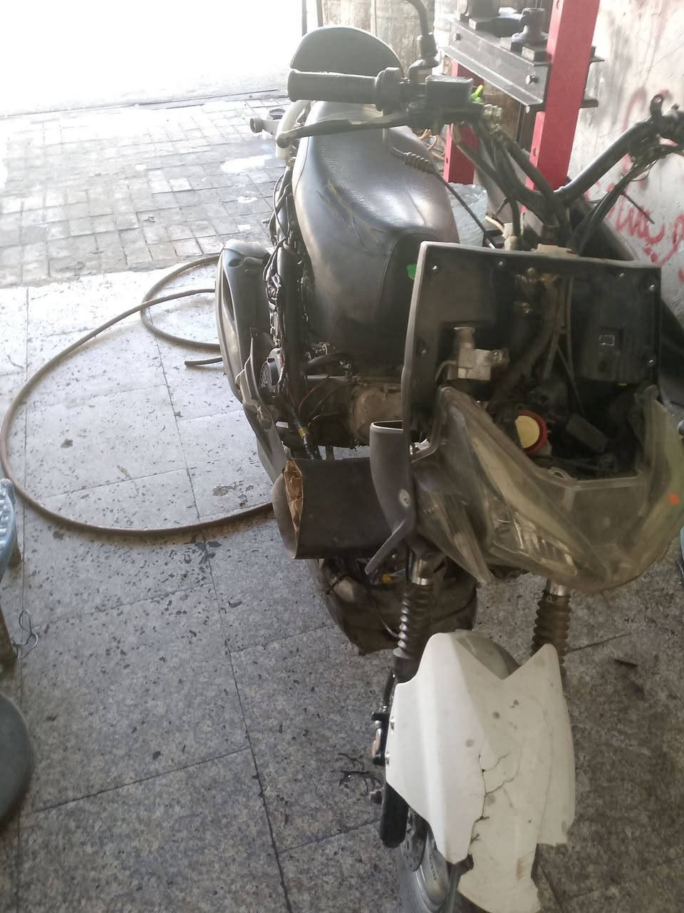 دراجه للبيع اف اس سرعه 120محرك مكفول وكلج شلعه تأيرات جدد  سلف هندر كهرباء شغاله شلعه سرعه جاهزه دراجه نقص بس كفرات وين متريدروح بيه سرعه 120عنوان بغداد الزعفرانية الاتصال *********** لسعر
